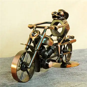 Rankinis metalo metalinio žiedo, geležies apdailos procesas elegantiškas lankas su motociklu pen cilindrų metalo žiedas statula pateikti Velykų